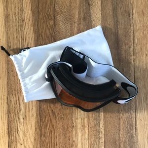 NWOT. Oakley ski goggles.